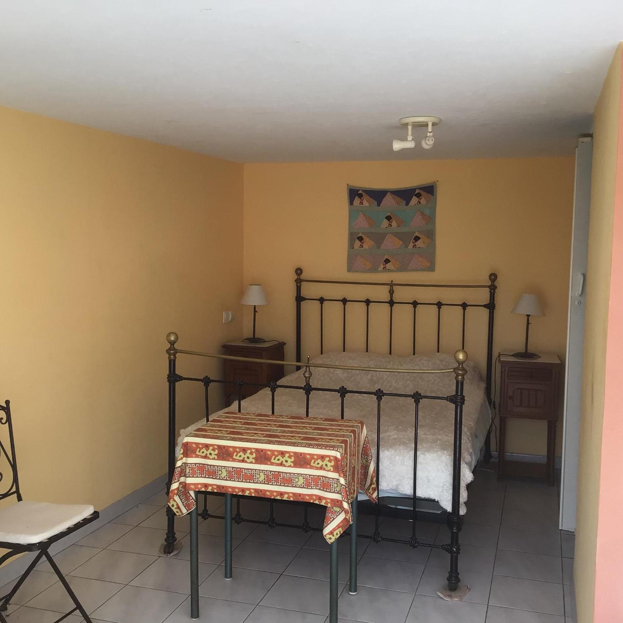 Les Conils - Gites Et Chambres D'Hotes Saint-Pierre-de-Vassols Zimmer foto